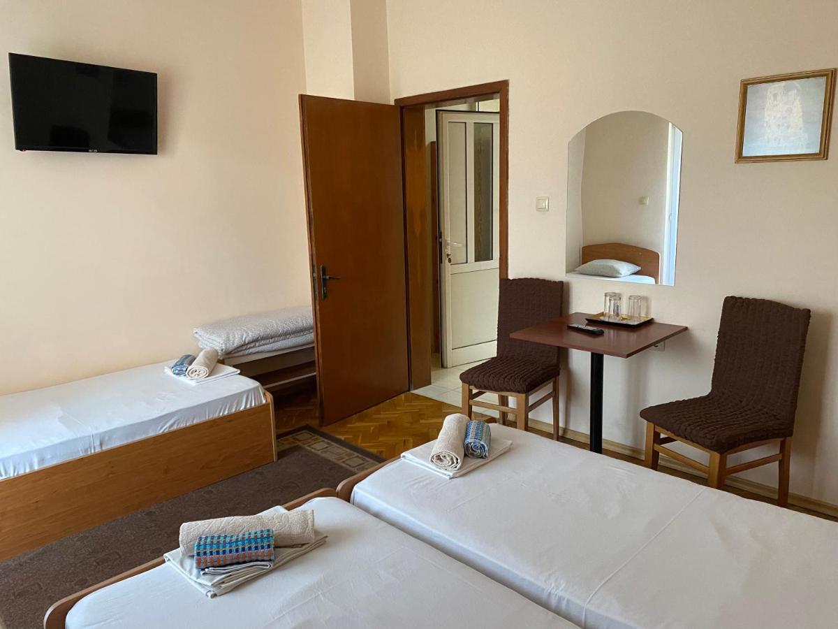 Family Hotel "May" Петрич Экстерьер фото