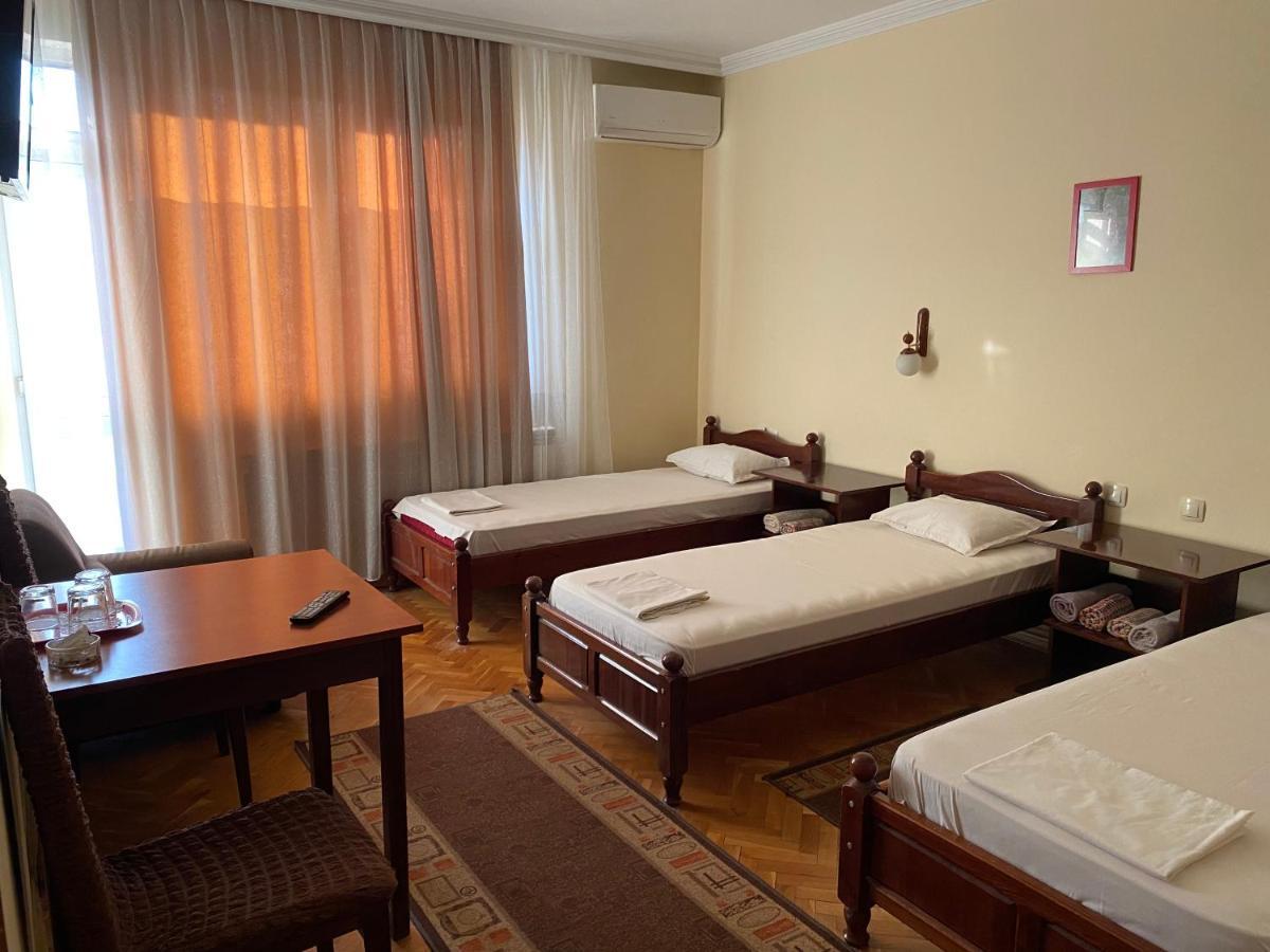 Family Hotel "May" Петрич Экстерьер фото
