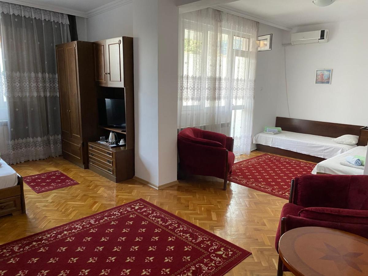 Family Hotel "May" Петрич Экстерьер фото