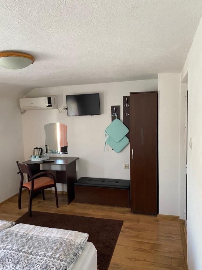 Family Hotel "May" Петрич Экстерьер фото