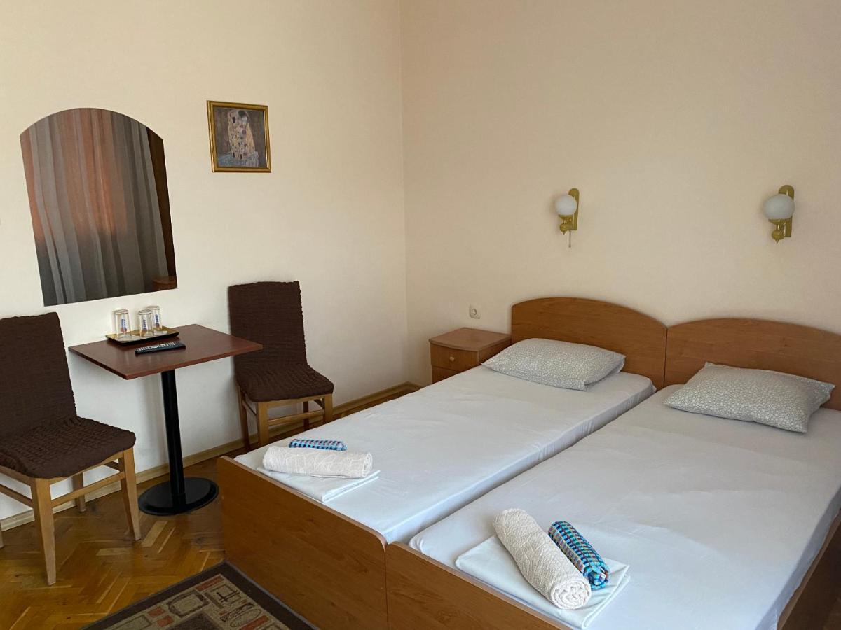 Family Hotel "May" Петрич Экстерьер фото